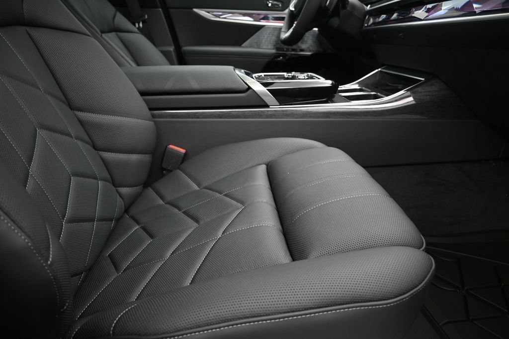 New 2026 BMW 760i xDrive w/ Executive Package AWD/4WD image 25