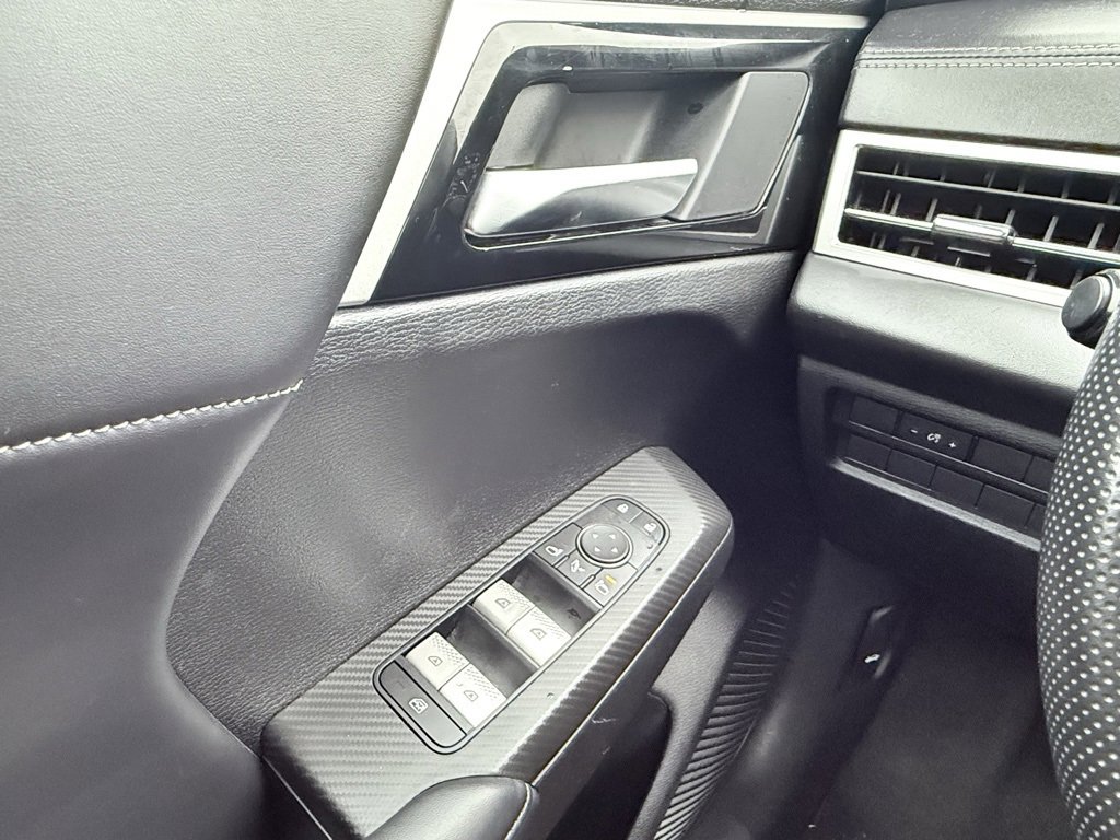 Used 2024 Mitsubishi Outlander SE image 11