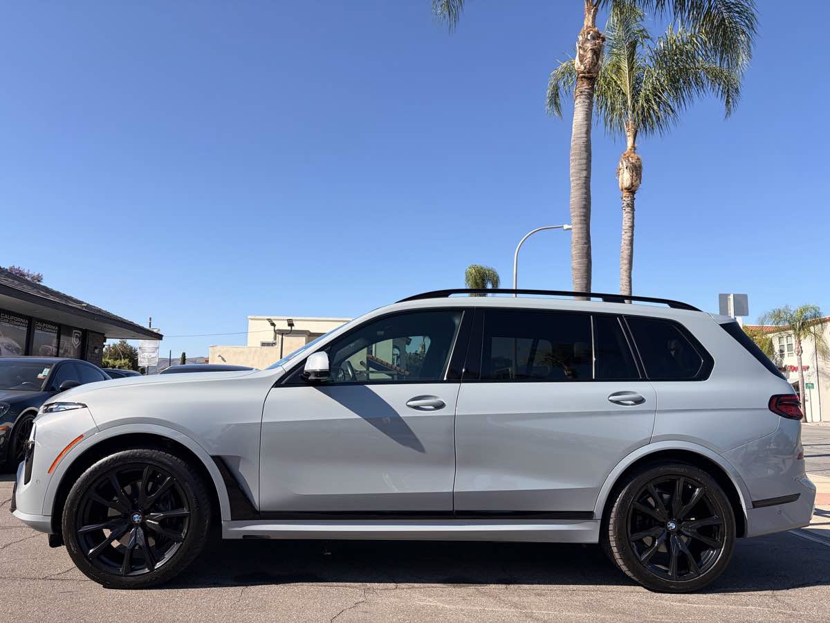 Used 2024 BMW X7 xDrive40i w/ M Sport Package AWD/4WD image 2