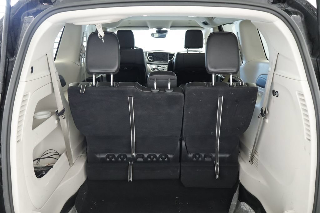 Certified 2023 Chrysler Pacifica Touring-L FWD image 18