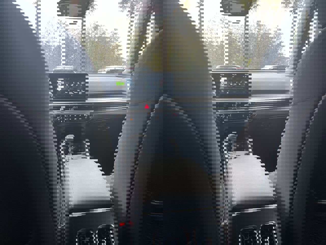 Used 2025 Kia Sorento LX image 32