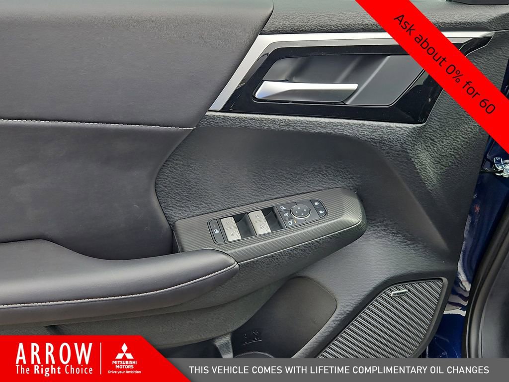 New 2025 Mitsubishi Outlander SE image 21