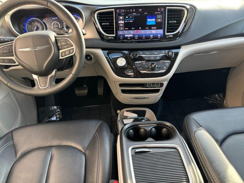 Used 2024 Chrysler Pacifica Touring-L FWD image 14