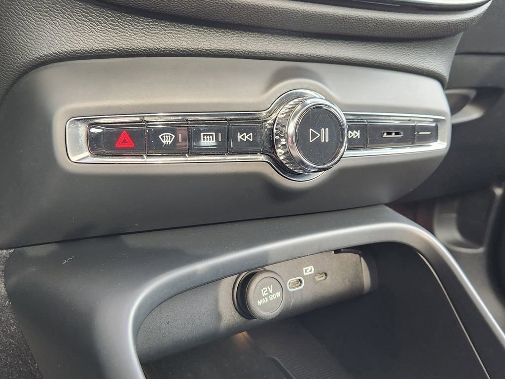 Used 2023 Volvo C40 P8 Recharge Ultimate w/ Protection Package Premier image 17