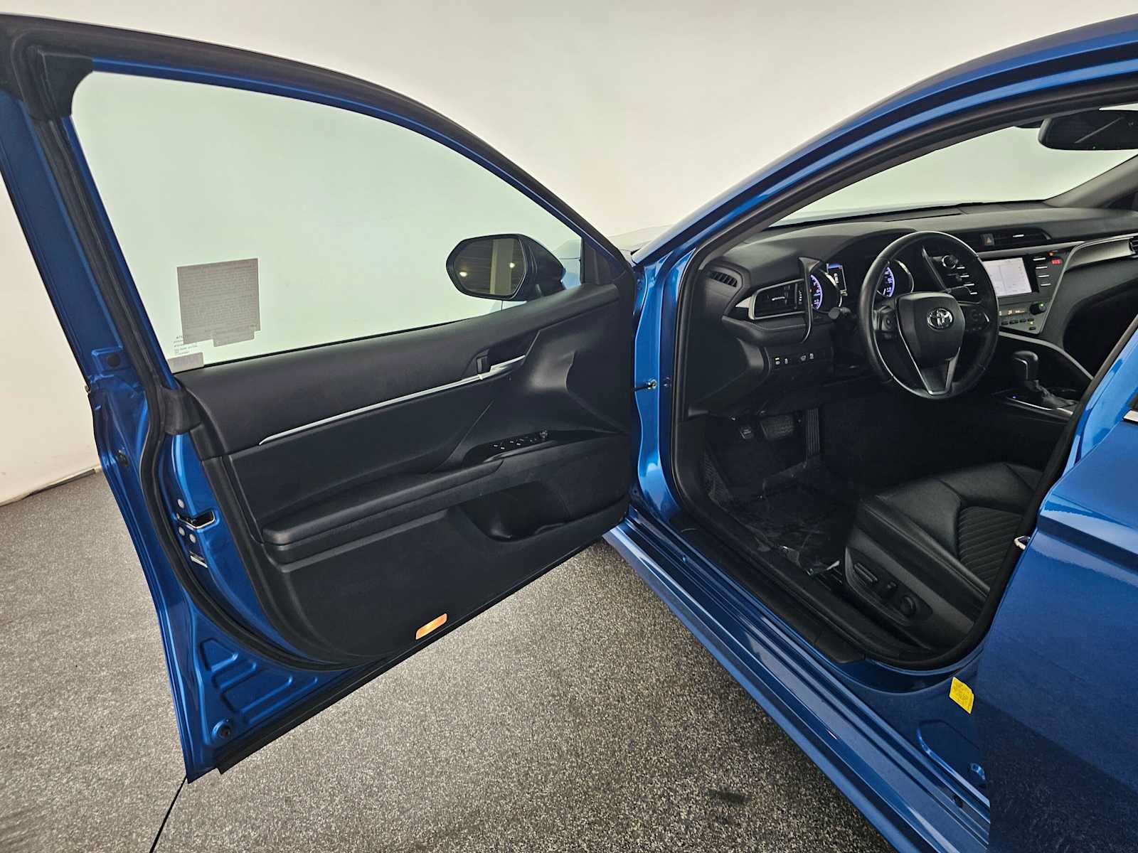 Used 2019 Toyota Camry SE FWD image 19