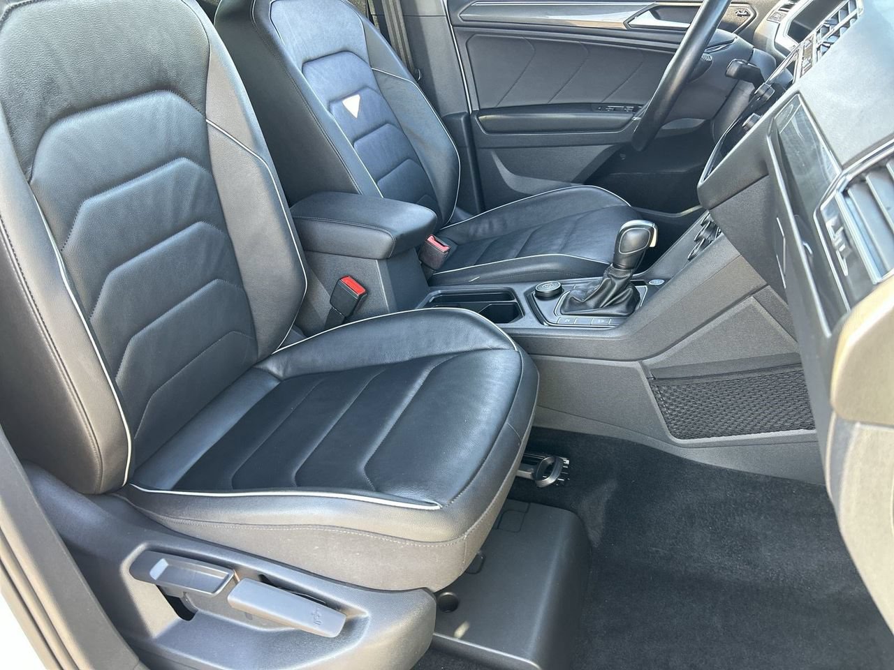 Used 2020 Volkswagen Tiguan SEL Premium R-Line w/ 3rd Row Seat Package AWD/4WD image 8