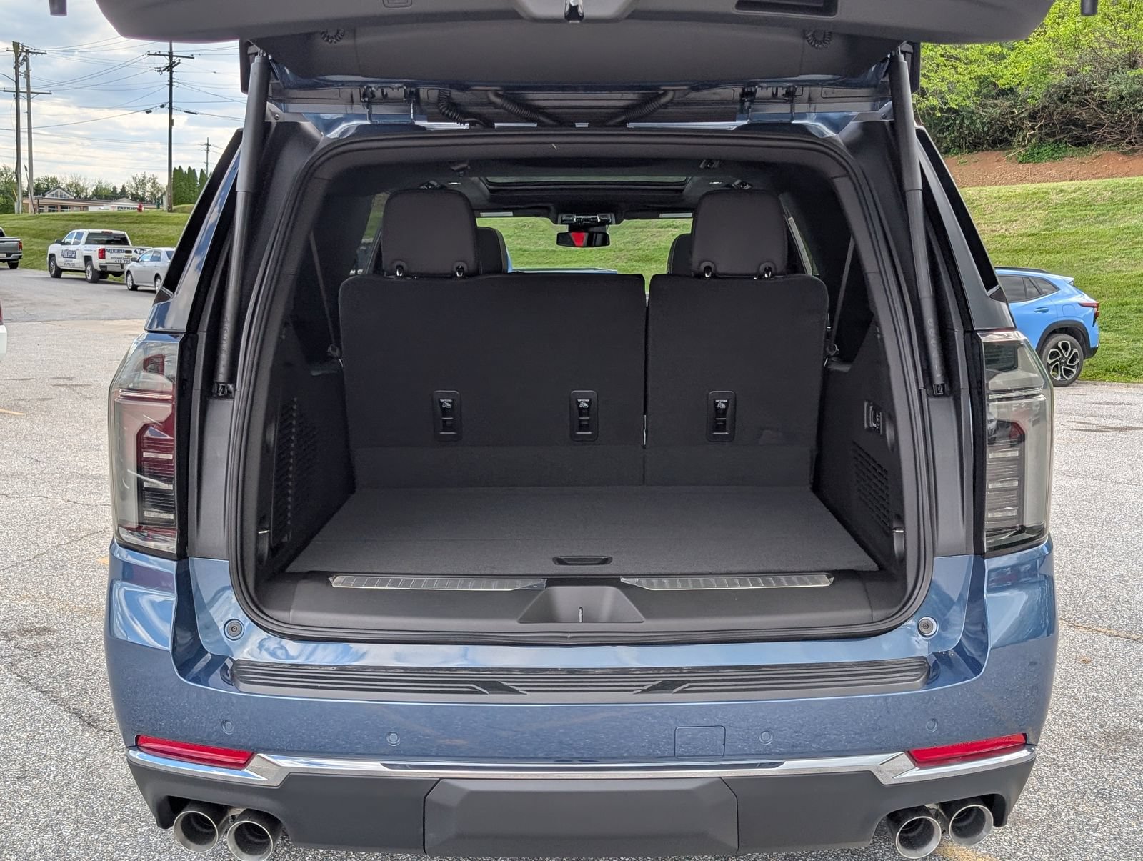 New 2026 Chevrolet Suburban Premier w/ Sun And Tow Package AWD/4WD image 12