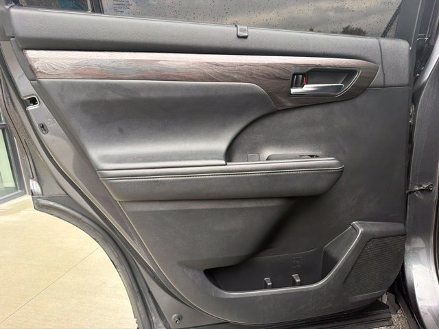Used 2021 Toyota Highlander Platinum AWD/4WD image 17