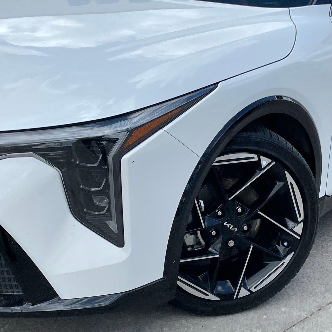 Used 2025 Kia K4 GT-Line w/ GT-Line Premium Package image 8