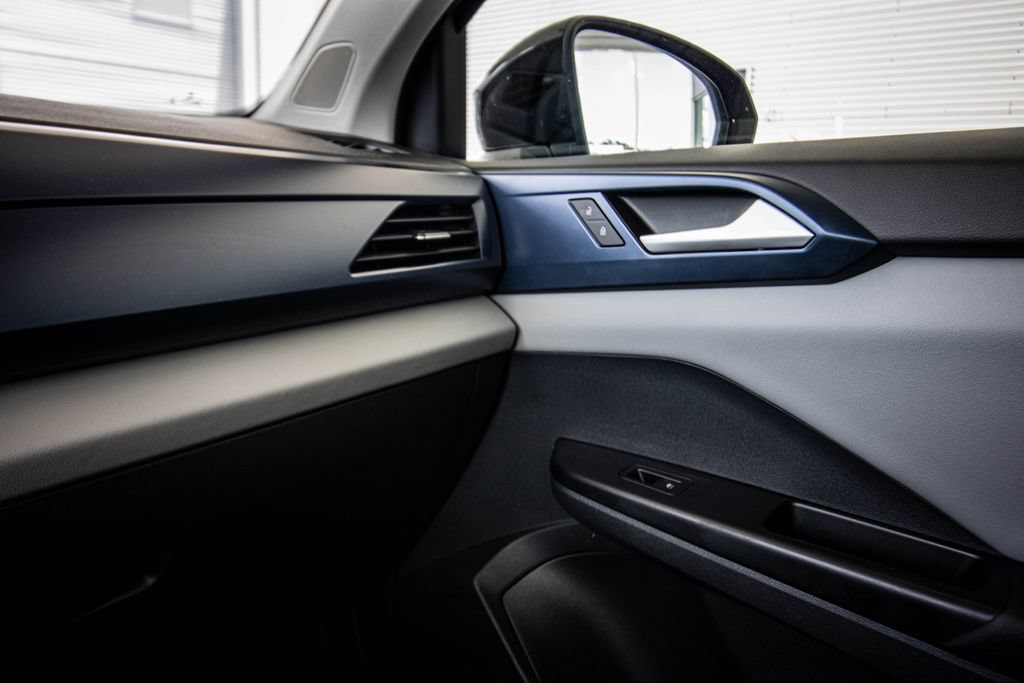 Certified 2023 Volkswagen Taos SE w/ Panoramic Sunroof Package FWD image 30