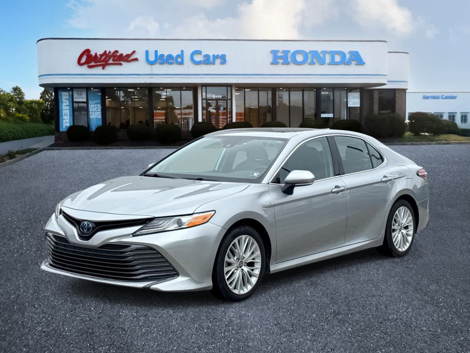 Used 2020 Toyota Camry XLE w/ Sunroof Package FWD image 1