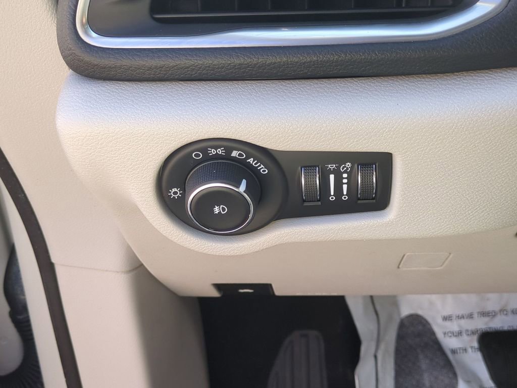 Used 2019 Chrysler Pacifica Limited w/ Tire & Wheel Group image 22