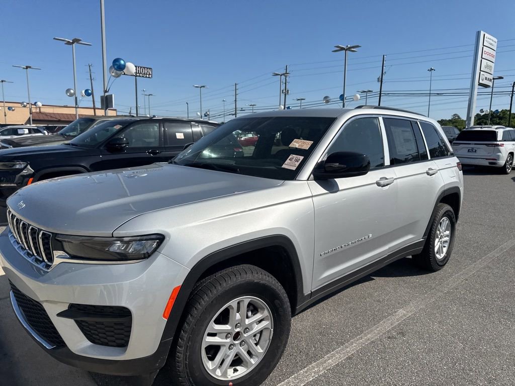 Used 2025 Jeep Grand Cherokee Laredo w/ Luxury Tech Group I image 1