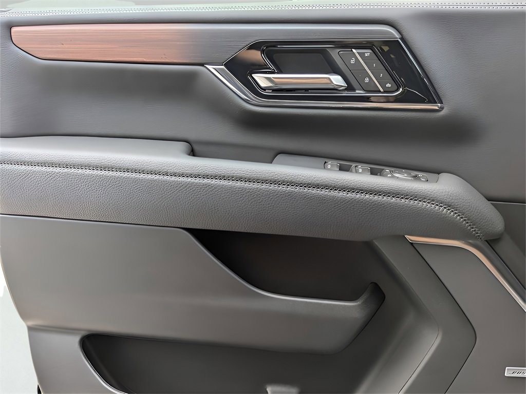 New 2025 GMC Yukon XL Denali w/ Denali Reserve Package image 31