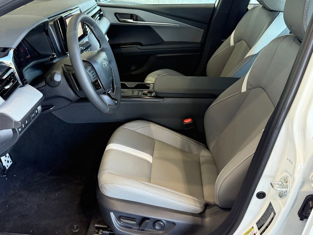New 2026 Toyota Camry SE FWD image 17