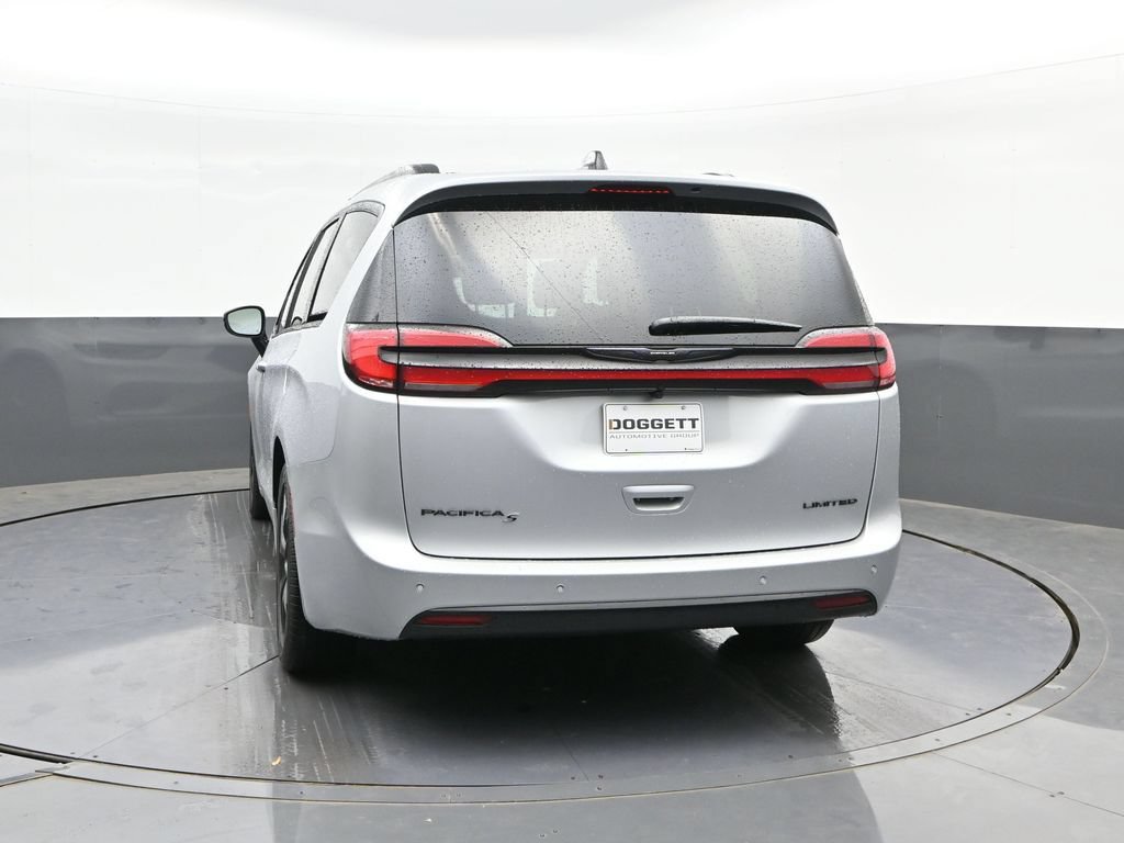 Used 2026 Chrysler Pacifica Limited w/ S Appearance Package FWD image 8