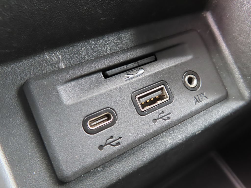 Used 2019 Chevrolet Silverado 1500 LTZ w/ LTZ Convenience Package AWD/4WD image 9