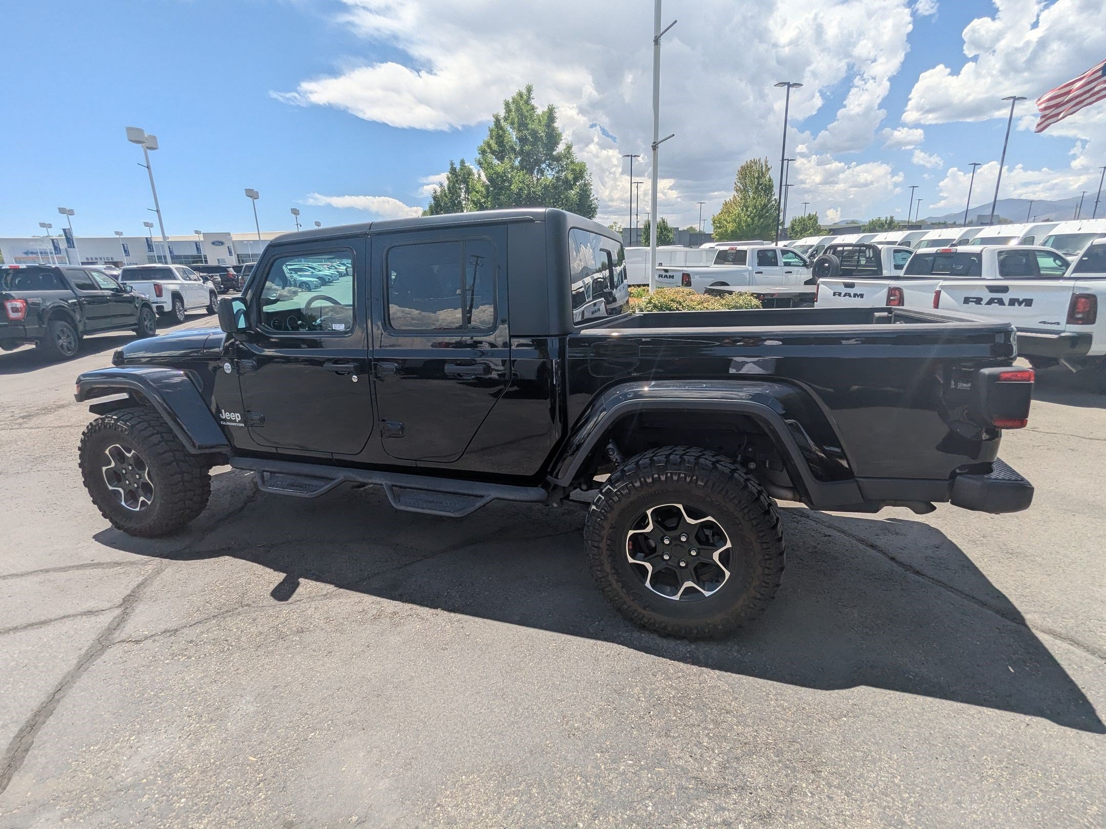 Used 2020 Jeep Gladiator Overland w/ Popular Equipment Package AWD/4WD image 9