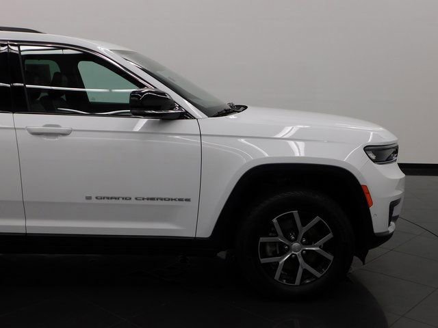 Used 2024 Jeep Grand Cherokee L Limited w/ Luxury Tech Group II image 2