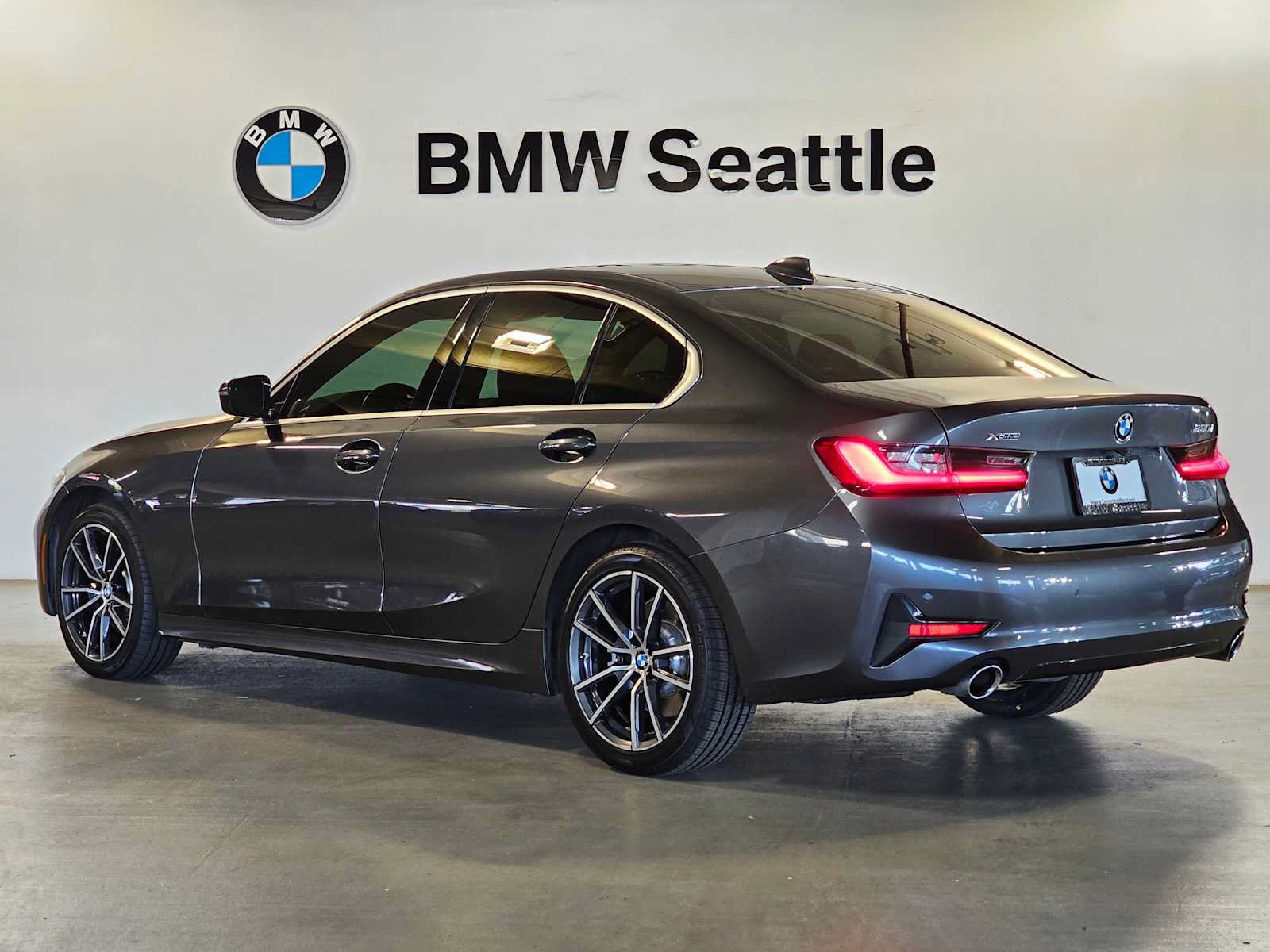 Used 2021 BMW 330i xDrive Sedan w/ Driving Assistance Package AWD/4WD image 4