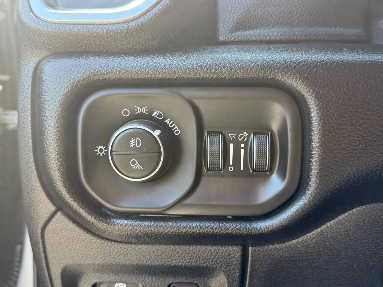 Used 2020 RAM 1500 Laramie image 31