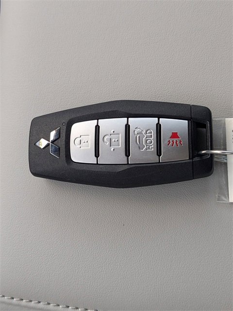 New 2025 Mitsubishi Outlander SE image 37