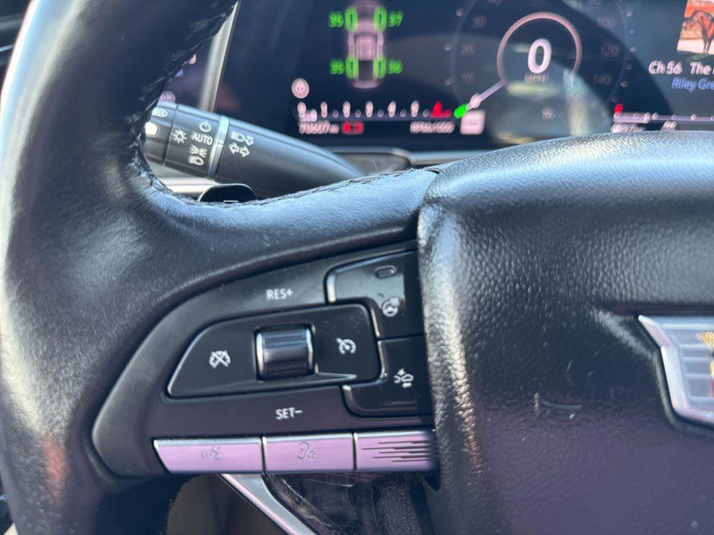 Used 2021 Cadillac Escalade Premium Luxury AWD/4WD image 16