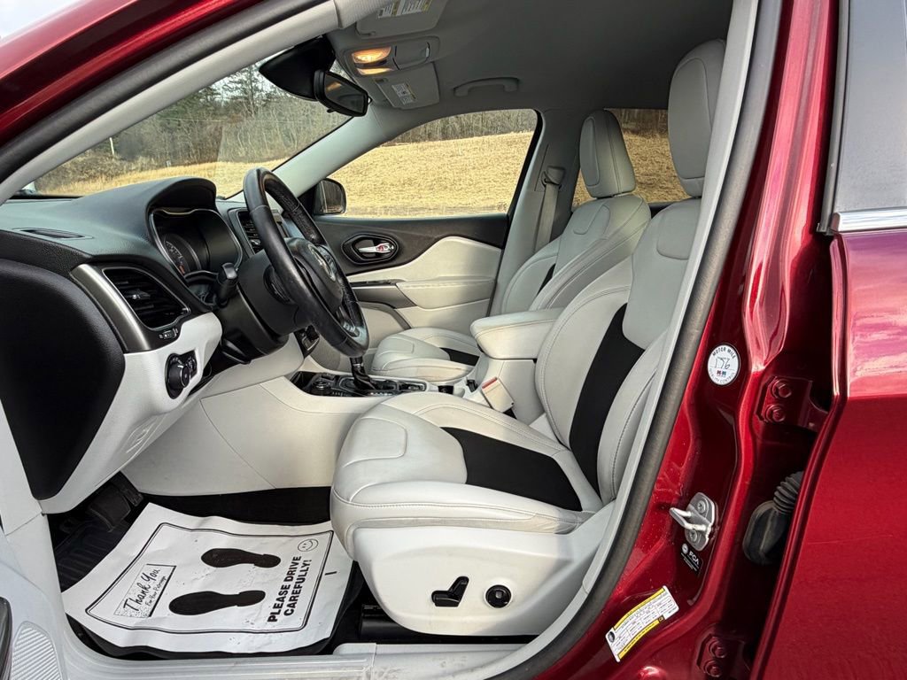 Used 2021 Jeep Cherokee Latitude Plus image 21