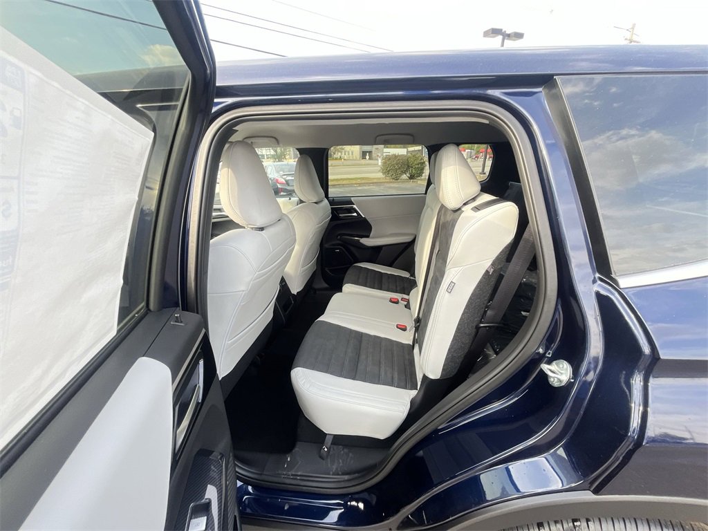 New 2025 Mitsubishi Outlander SE image 22