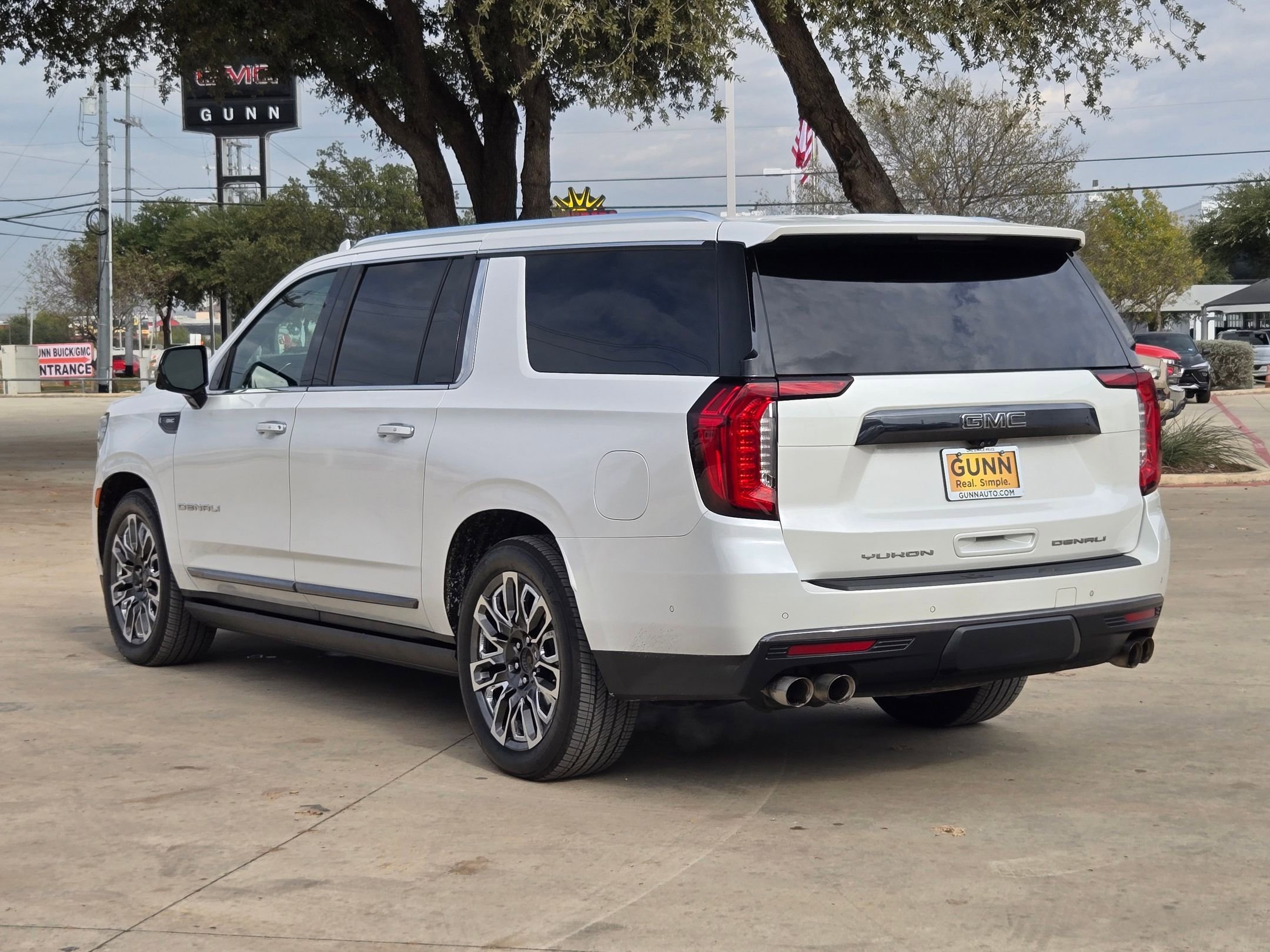 Used 2023 GMC Yukon XL Denali Ultimate image 5