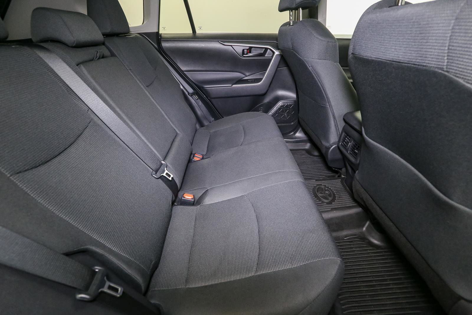 Used 2024 Toyota RAV4 LE AWD/4WD image 19