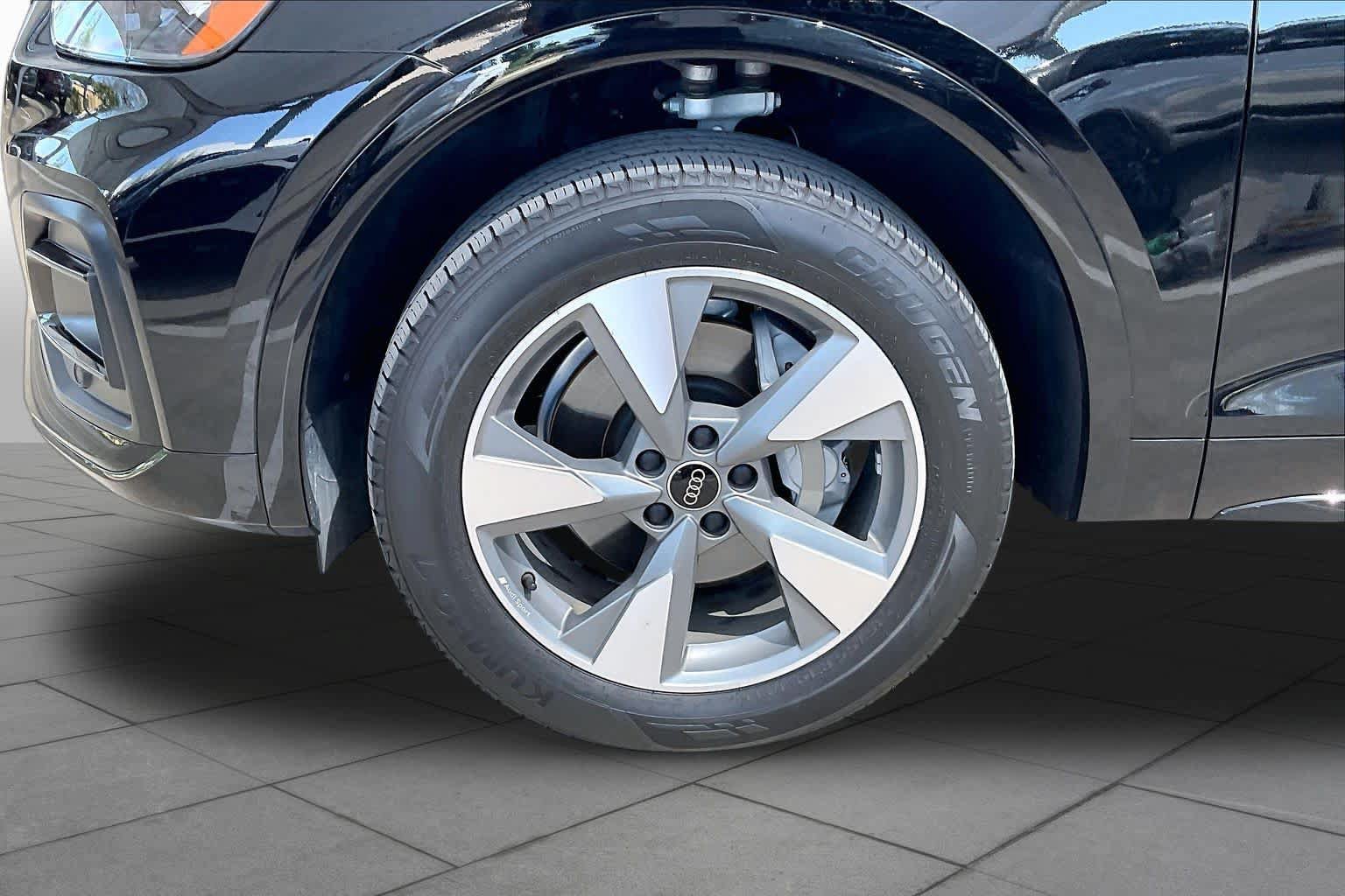Used 2025 Audi Q5 2.0T Premium w/ Convenience Plus Package AWD/4WD image 11