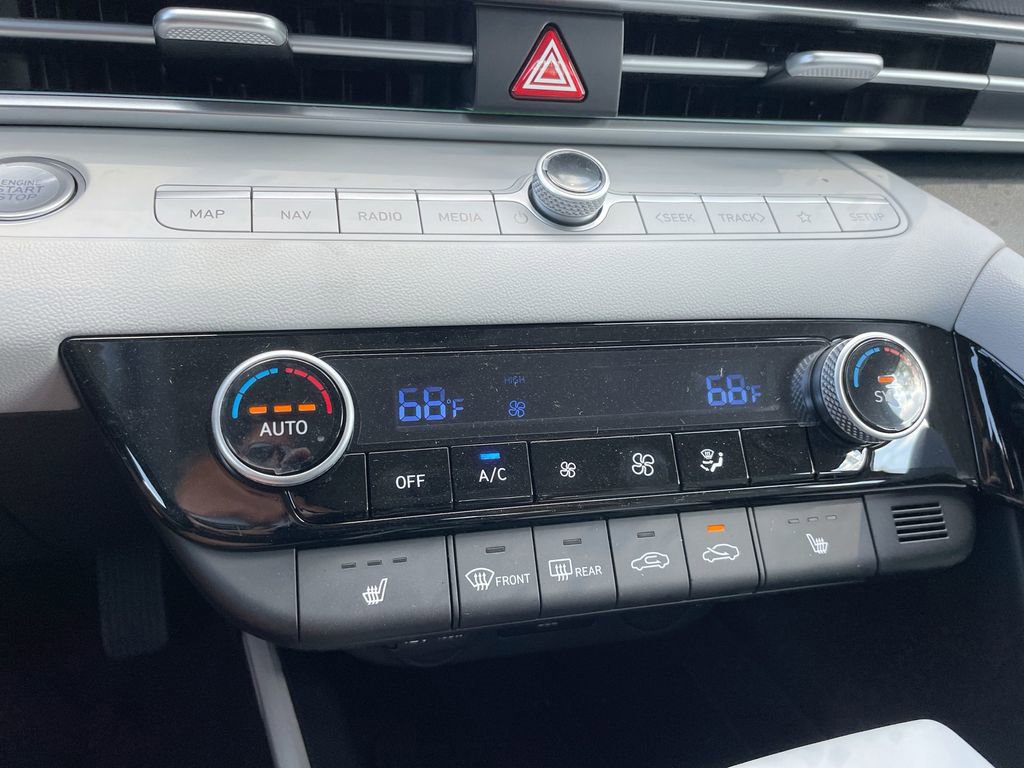 New 2025 Hyundai Elantra Limited image 44