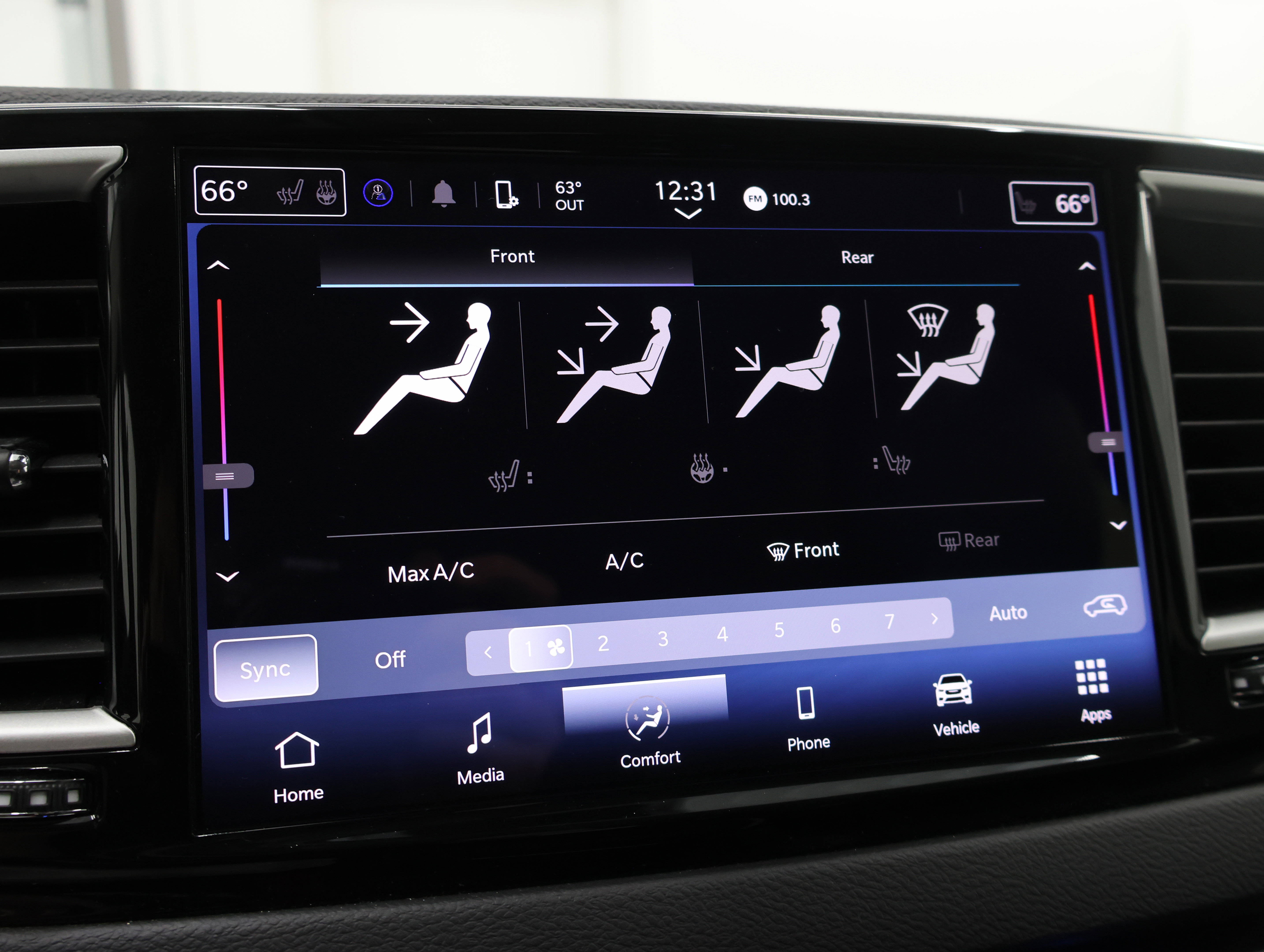 Used 2024 Chrysler Pacifica Touring-L image 12