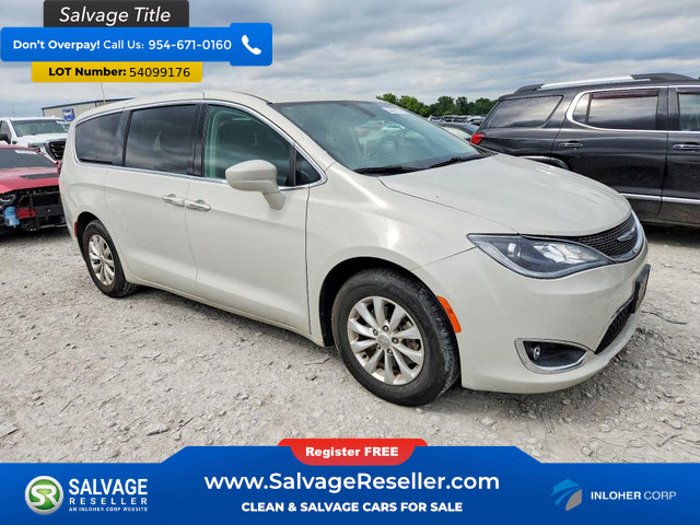 Used 2020 Chrysler Pacifica Touring FWD image 5