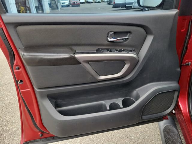 Used 2015 Nissan Titan SV w/ SV Value Truck Package RWD image 17
