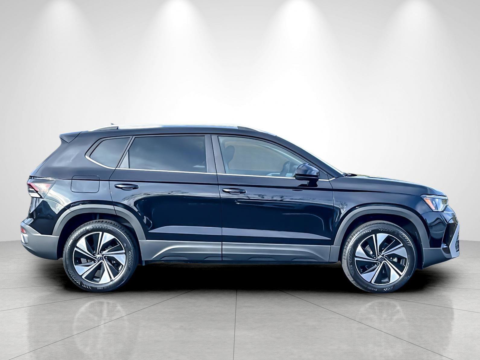 New 2026 Volkswagen Taos SE AWD/4WD image 6