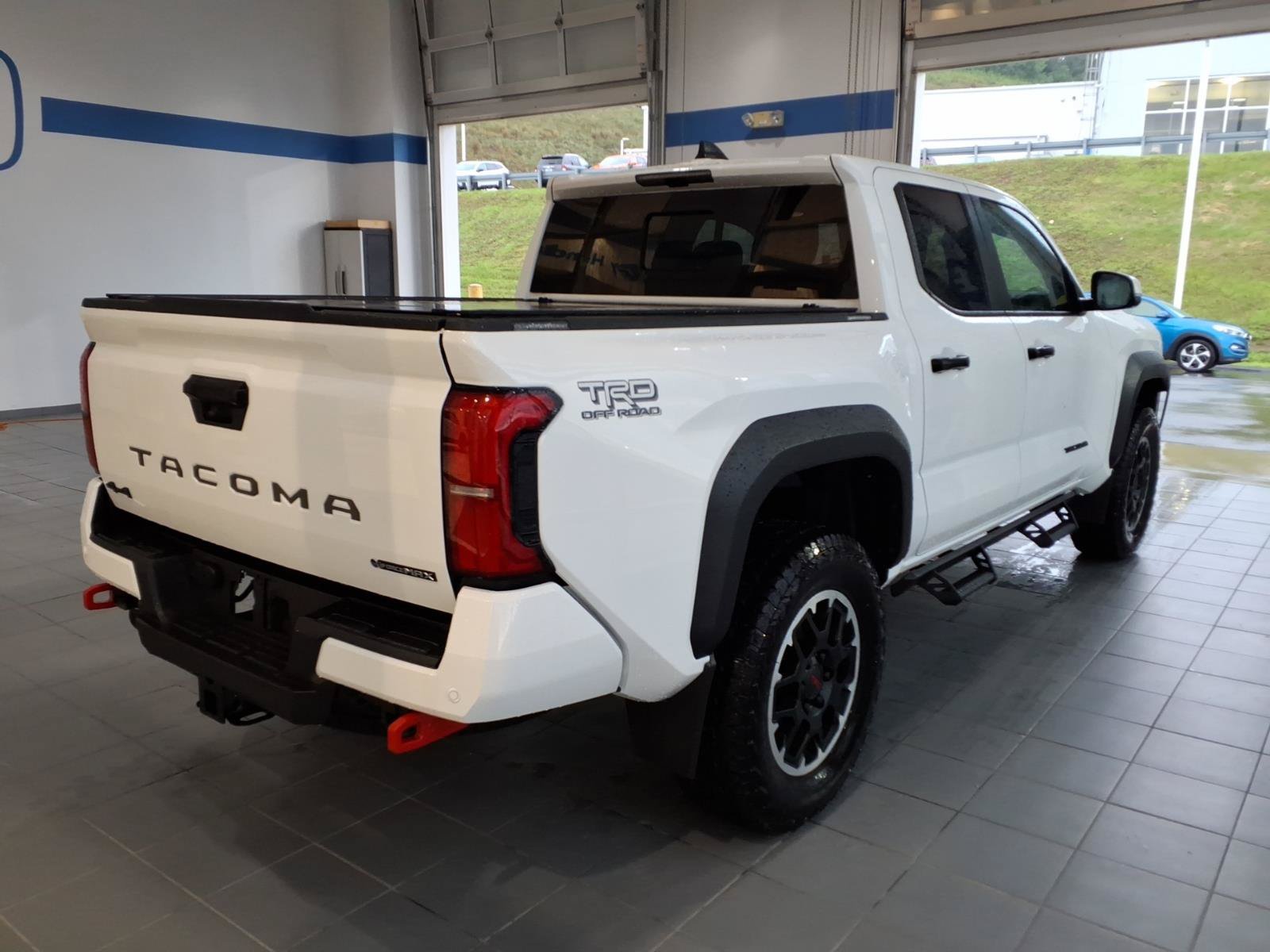Used 2024 Toyota Tacoma TRD Off-Road w/ TRD Off Road Upgrade Package AWD/4WD image 4