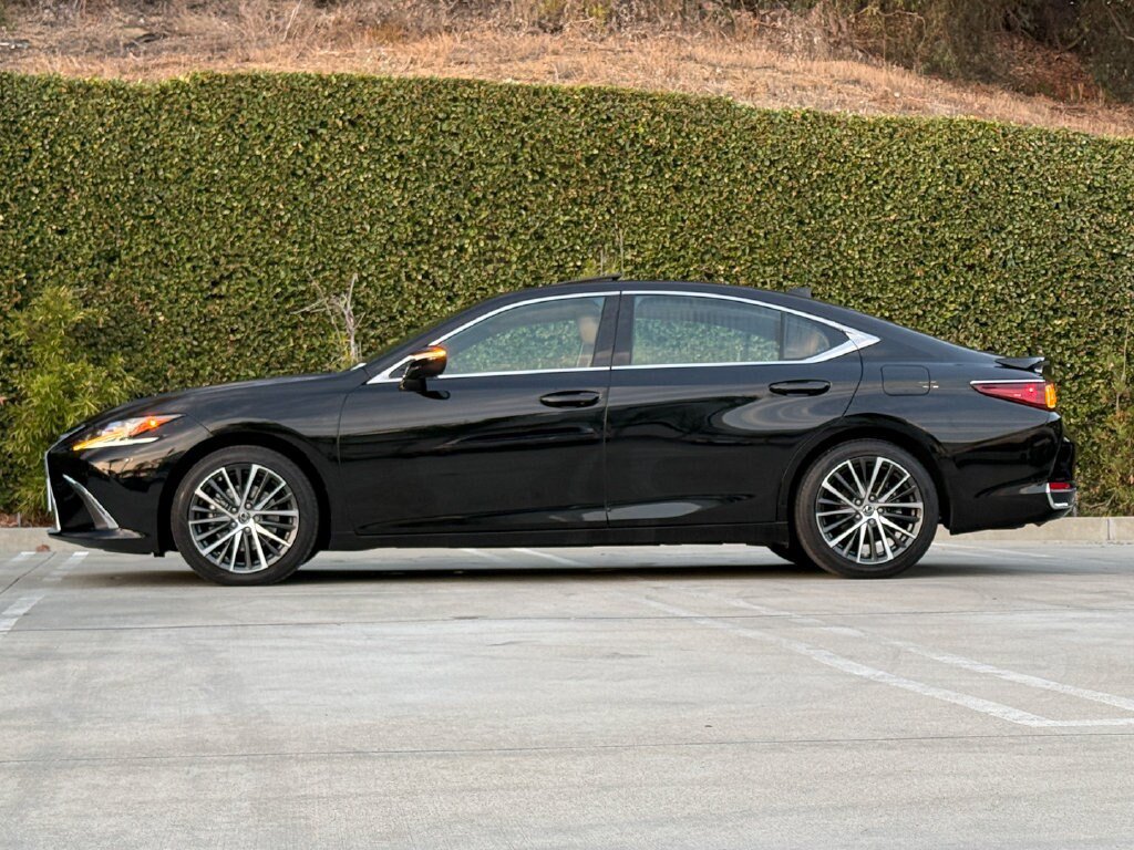 Certified 2024 Lexus ES 300h w/ Premium Package FWD image 7