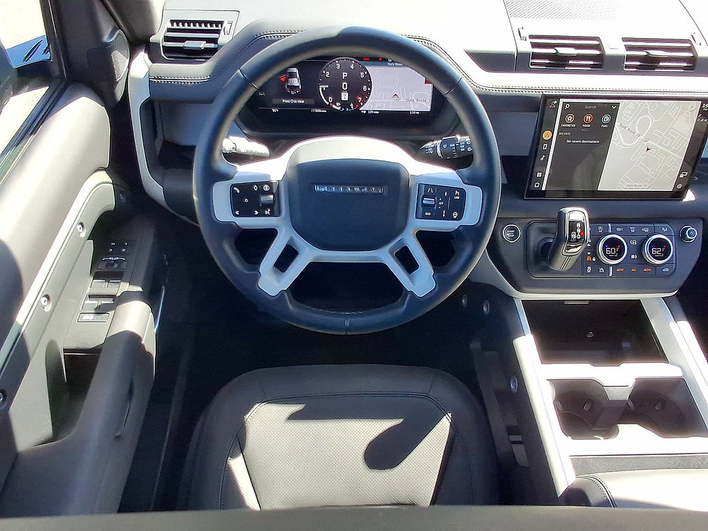 Used 2025 Land Rover Defender 110 X-Dynamic SE AWD/4WD image 27