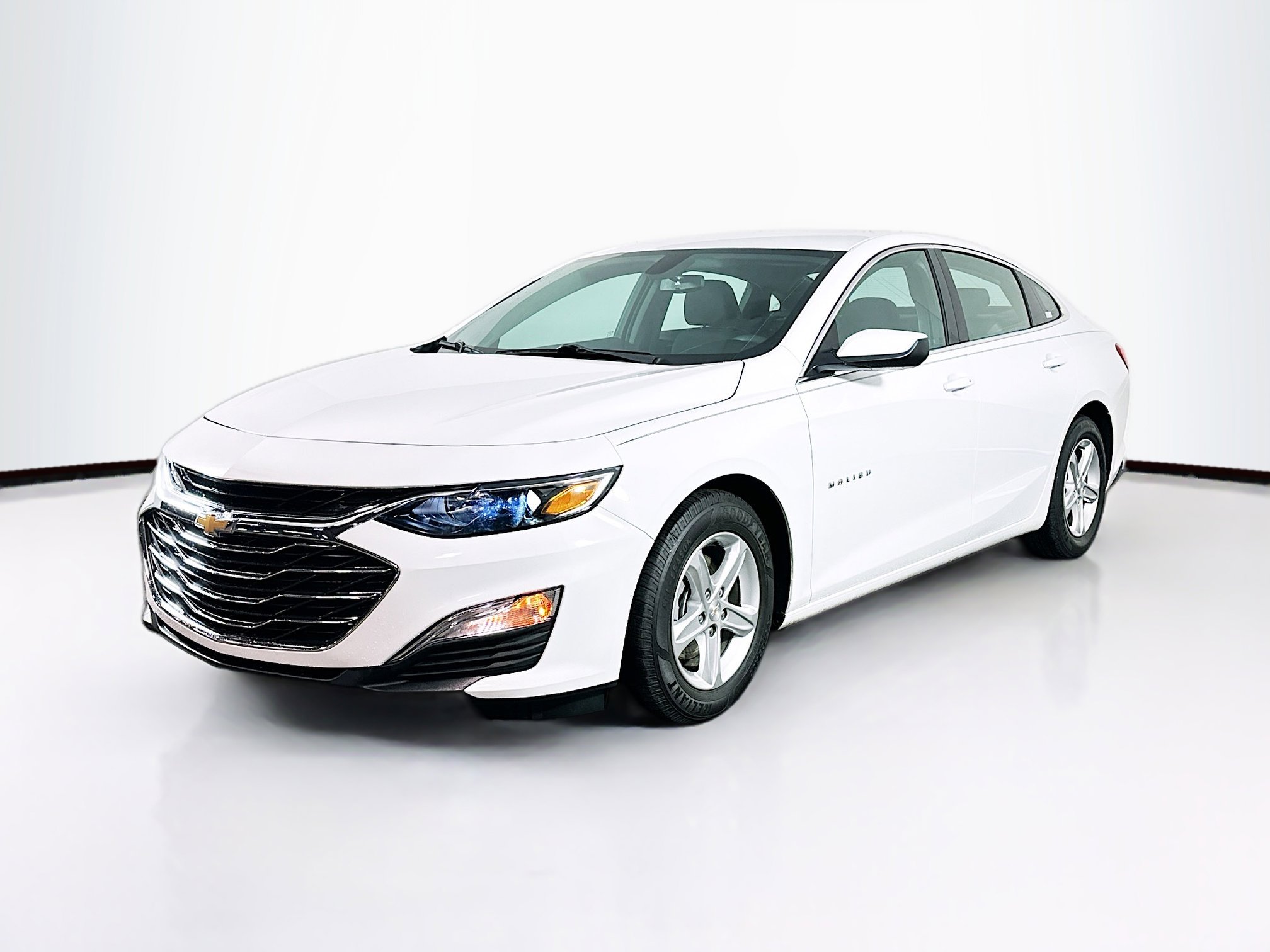 Used 2022 Chevrolet Malibu LS image 3