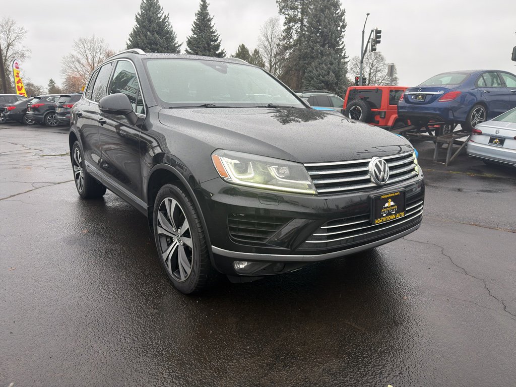 Used 2017 Volkswagen Touareg Wolfsburg Edition image 9