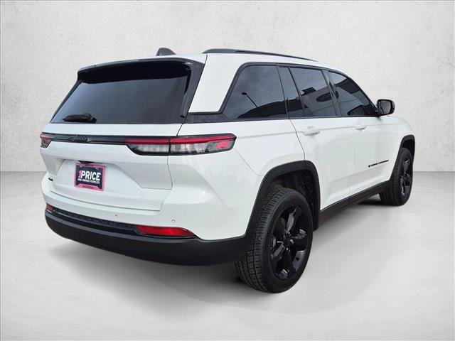 Used 2023 Jeep Grand Cherokee Altitude AWD/4WD image 5