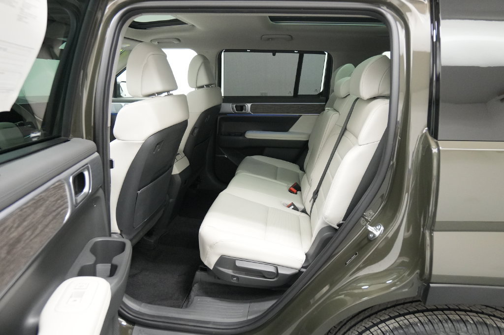 Used 2024 Hyundai Santa Fe Limited AWD/4WD image 21