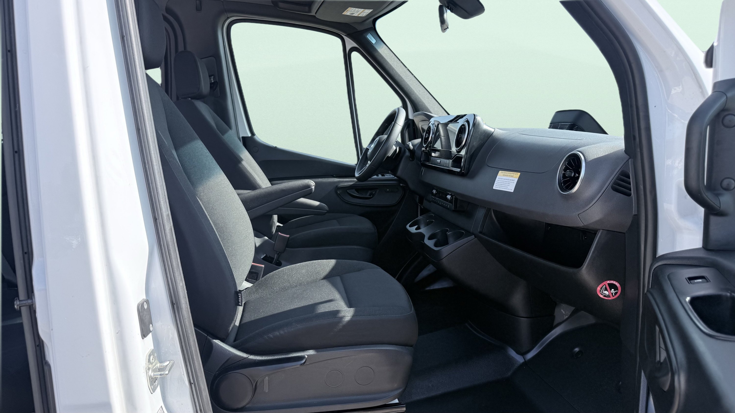 Used 2025 Mercedes-Benz Sprinter 2500 image 33