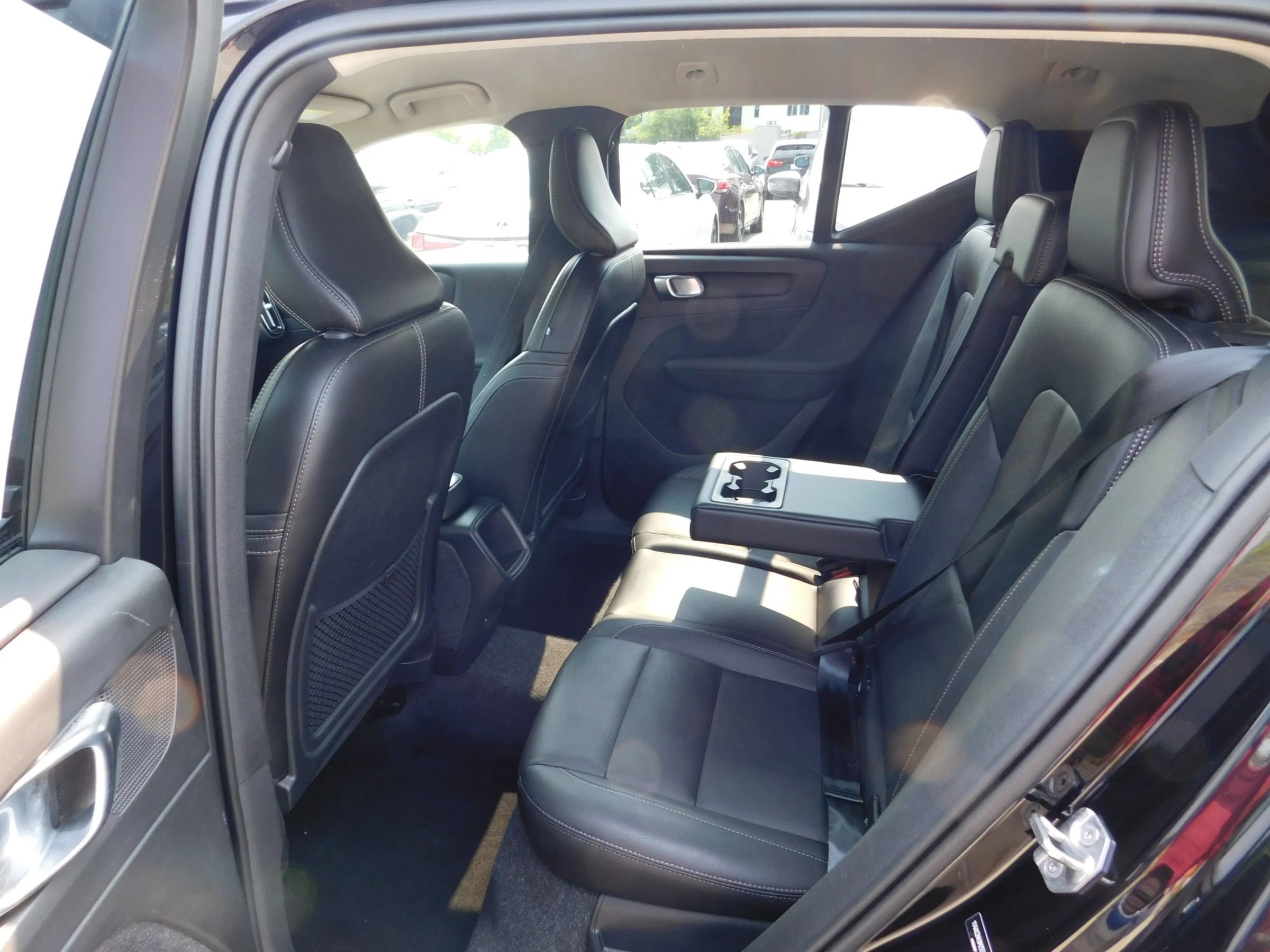 Used 2021 Volvo XC40 T4 Momentum FWD image 14