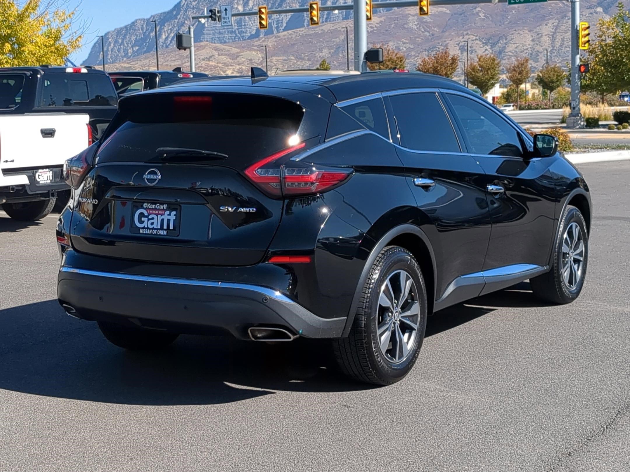 Used 2023 Nissan Murano SV image 3