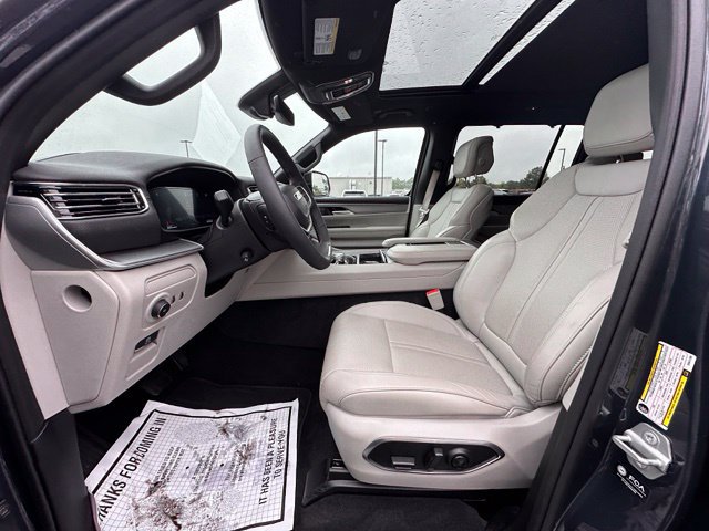 Used 2025 Jeep Wagoneer Series III w/ Premium Group I AWD/4WD image 26