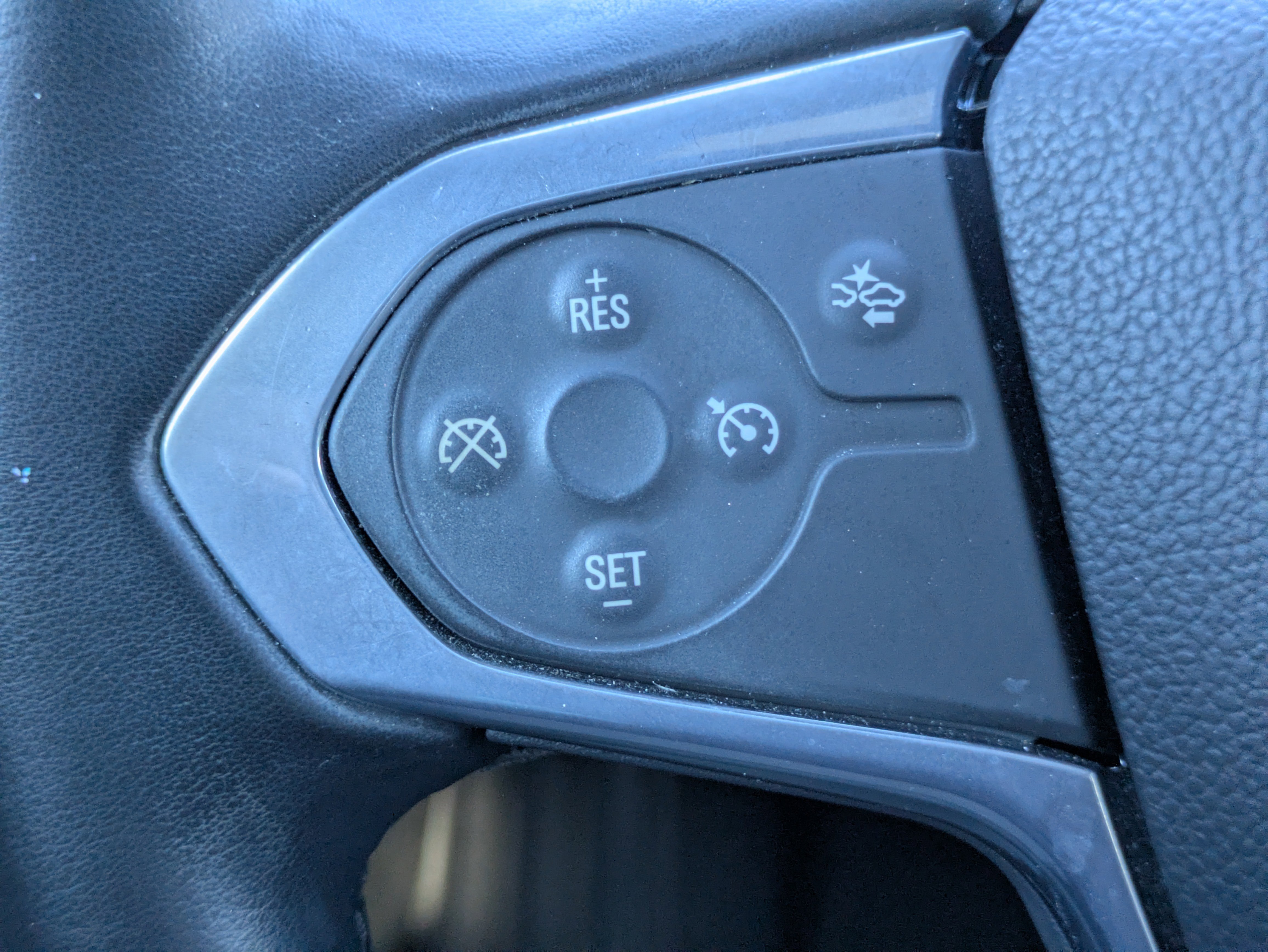 Used 2023 Chevrolet Traverse LT FWD image 18