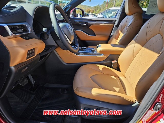 New 2026 Toyota Highlander Platinum image 5